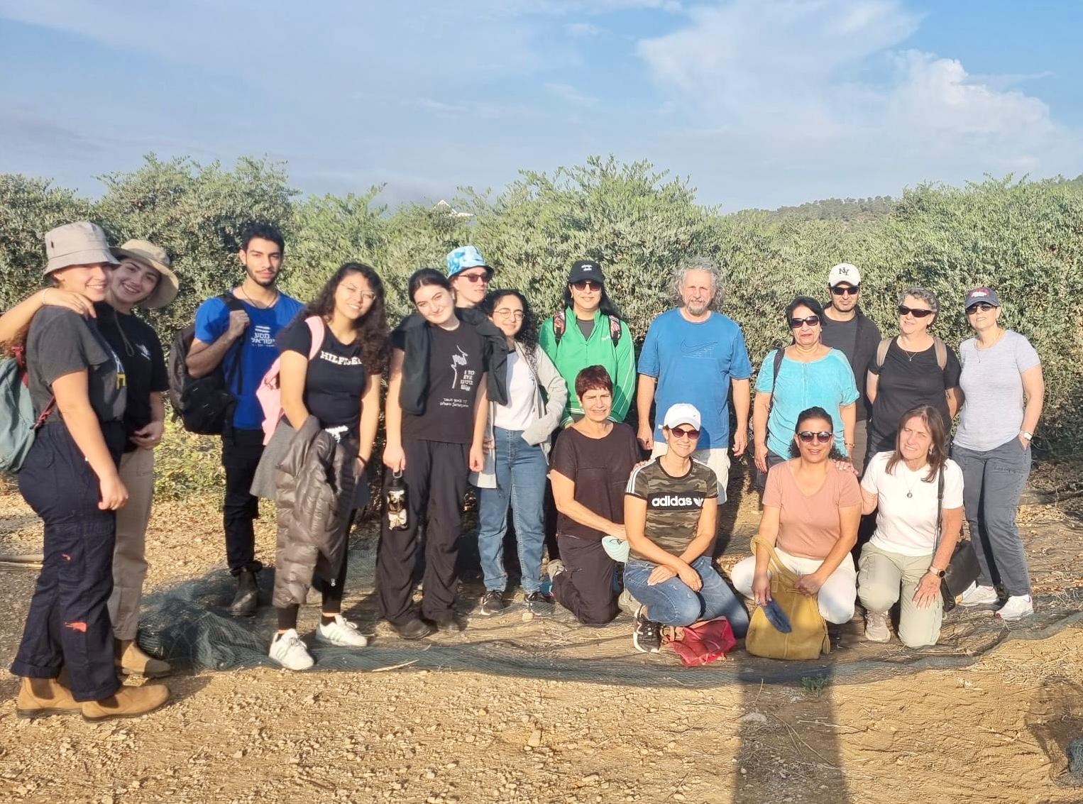 קבוצת מתנדבים מההסתדרות הציונית העולמית בנתיב הל"ה צילום: סילביו חוסקוביץ' 