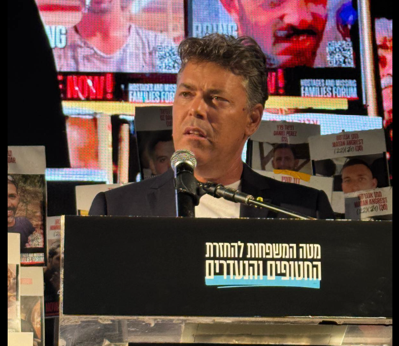 ליאור שמחה בעצרת כיכר החטופים. צילום: תקשורת ודוברות התנועה הקיבוצית 