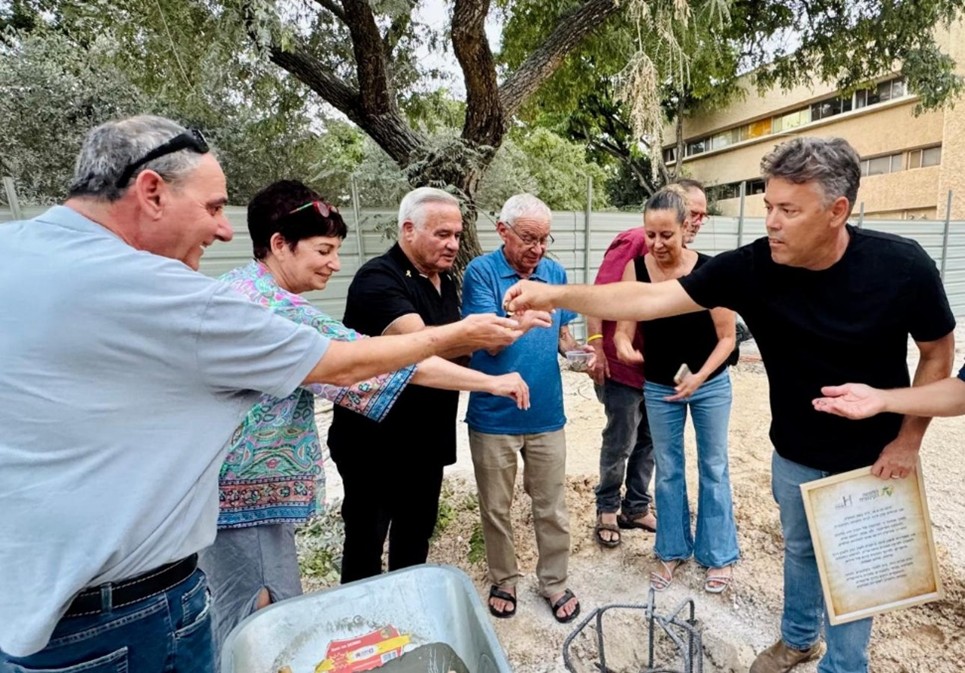 טקס הנחת אבן הפינה לבית התנועה בגבעת חביבה. (צילום: תקשורת ודוברות התנועה הקיבוצית)
