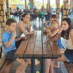 ילדי משפחת גרציאני מכרמיה נהנים בפארק השעשועים "באלגן" עם בנות משפחת ילין המארחת מיגור