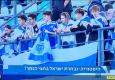חניכי החלוץ למרחב בסן חואן מעודדים את נבחרת ישראל במשחק רבע הגמר מול ברזיל עם דגלי ישראל ודגל התנועה