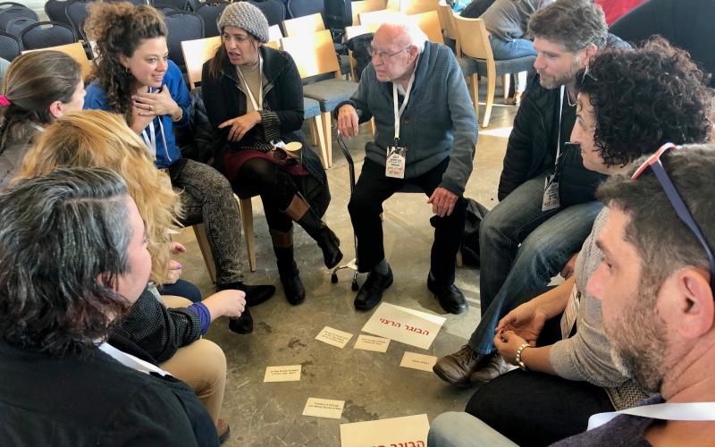 אהרן ידלין ז"ל משתתף במעגל דיון עם הצעירים בכנס החינוך הרביעי של התנועה הקיבוצית בשנת 2020