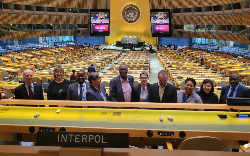 המומחים לקואופרציה בתמונה קבוצתית בעצרת האו"ם. עו"ד מרב ניב במרכז התמונה (עם המשקפיים)